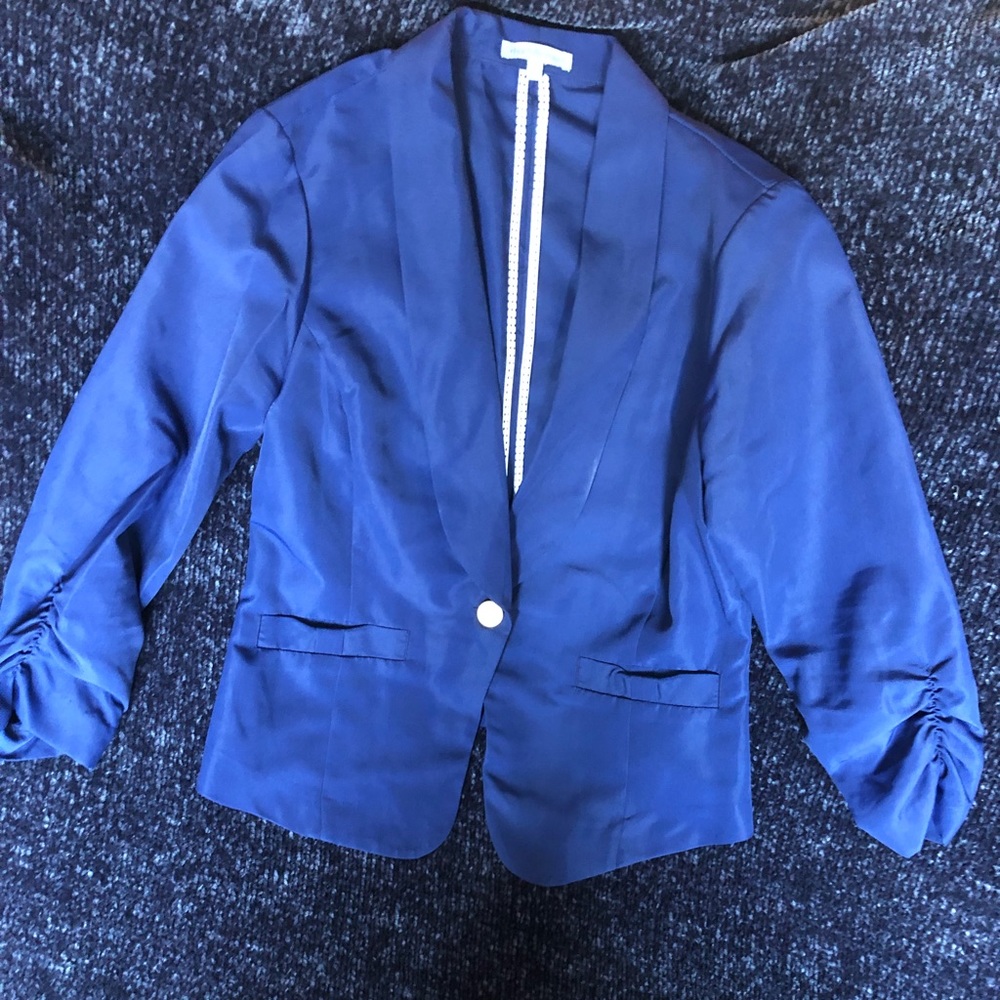 Quarter sleeve blazer